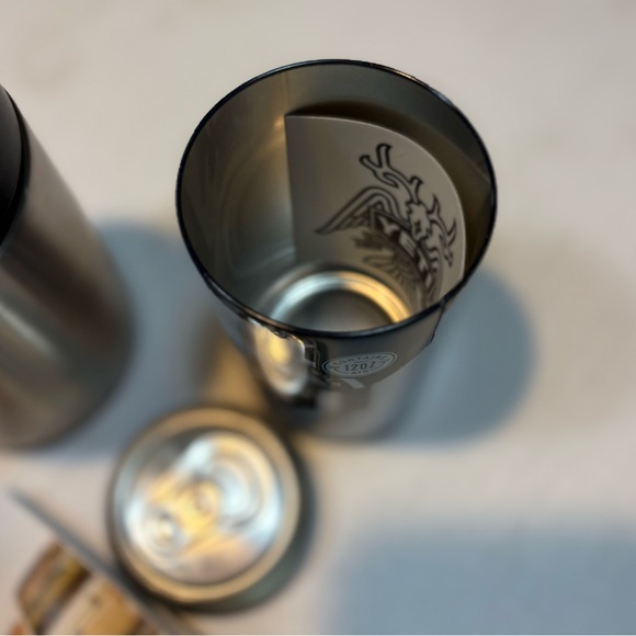 YETI Pop Top Limited Edition Stash Can rambler Koozie
With 12oz coaster 
New - Picture 7 of 9